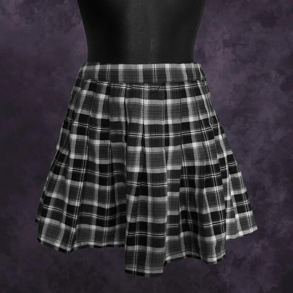 Plaid Aeropostale Mini Skirt - Picture 2 of 5
